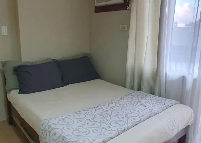 Unit With Balcony Avida It Park Apartment